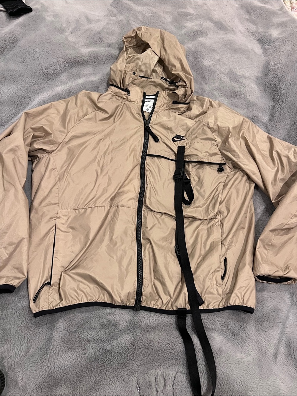 Nike Men's L Beige Lightweight Hooded Full-Zip Nylon Windbreaker Zipped Pockets